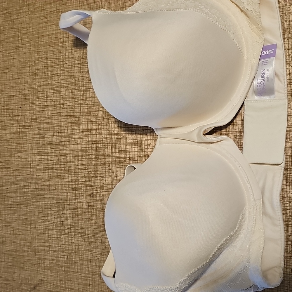 Secret Treasures Untimates Cream Lace Bra Sz. 38DD